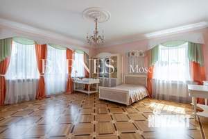 Коттедж 700м², 3-этажный, участок 21 сот.  