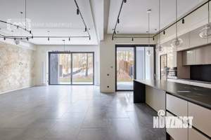 Дом 358м&sup2;, 3-этажный, участок 300 сот.  