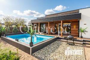 Дом 194м², 1-этажный, участок 9 сот.  