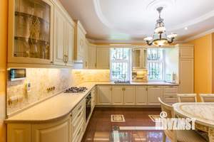 Коттедж 380м², 3-этажный, участок 18 сот.  