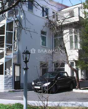 Дом 475м², 3-этажный, участок 17 сот.  