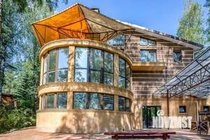 Коттедж 426м², 3-этажный, участок 19 сот.  