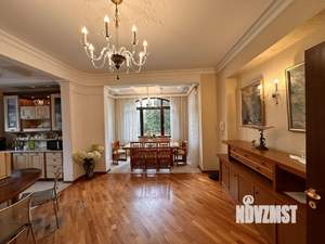 Дом 270м², 2-этажный, участок 15 сот.  