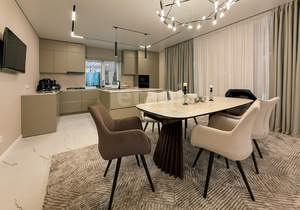 Дом 456м&sup2;, 2-этажный, участок 7 сот.  