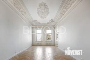 Дом 1187м&sup2;, 3-этажный, участок 1 сот.  