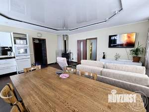 Дом 220м², 2-этажный, участок 6 сот.  