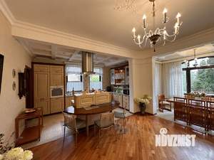 Дом 270м², 2-этажный, участок 15 сот.  