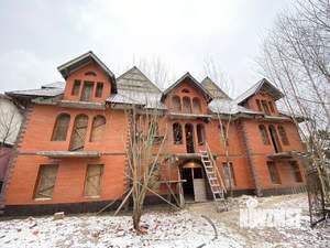 Коттедж 980м², 4-этажный, участок 12 сот.  
