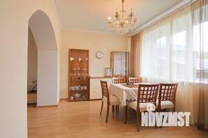Дом 320м², 2-этажный, участок 14 сот.  