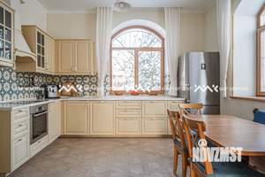 Коттедж 340м², 3-этажный, участок 16 сот.  
