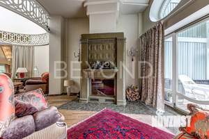 Дом 677м&sup2;, 2-этажный, участок 50 сот.  