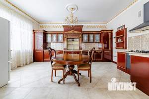 Дом 318м&sup2;, 3-этажный, участок 12 сот.  