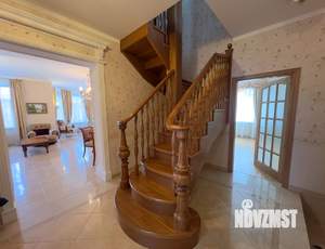 Дом 274м², 3-этажный, участок 12 сот.  