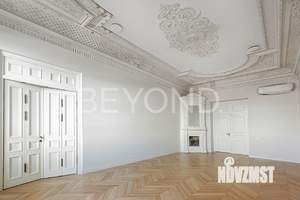 Дом 1187м&sup2;, 3-этажный, участок 1 сот.  