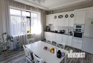 Коттедж 200м², 2-этажный, участок 6 сот.  