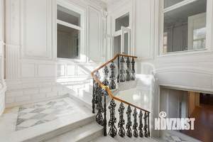 Дом 1187м&sup2;, 3-этажный, участок 1 сот.  