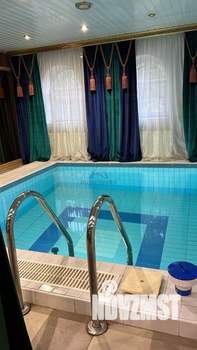 Дом 3000м&sup2;, 2-этажный, участок 100 сот.  