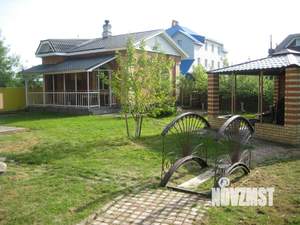 Коттедж 400м&sup2;, 2-этажный, участок 12 сот.  