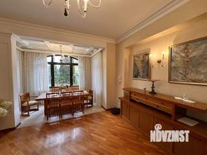 Дом 270м², 2-этажный, участок 15 сот.  