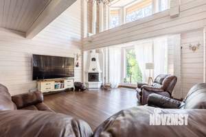 Дом 294м², 2-этажный, участок 15 сот.  