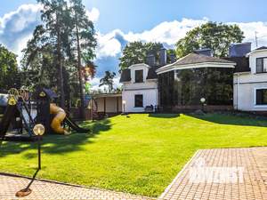 Дом 720м², 3-этажный, участок 21 сот.  