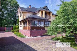 Дом 315м², 3-этажный, участок 15 сот.  