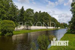 Дом 1278м², 3-этажный, участок 13 сот.  