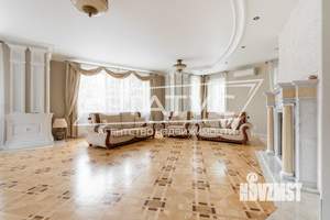 Дом 700м², 3-этажный, участок 26 сот.  