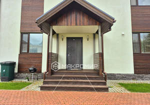 Дом 270м², 3-этажный, участок 11 сот.  