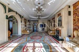 Дом 557м², 3-этажный, участок 36 сот.  