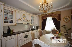 Коттедж 280м², 3-этажный, участок 11 сот.  