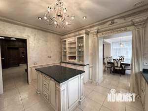 Дом 680м², 3-этажный, участок 20 сот.  