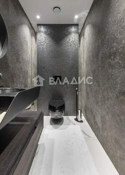 Дом 595м², 3-этажный, участок 12 сот.  