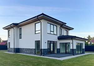 Дом 250м², 2-этажный, участок 14 сот.  