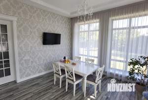 Коттедж 200м², 2-этажный, участок 6 сот.  