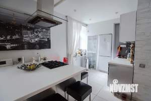 4-к квартира, на длительный срок, 180м2, 2/3 этаж