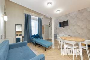 Студия квартира, посуточно, 35м2, 1/5 этаж