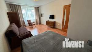 1-к квартира, посуточно, 39м2, 8/18 этаж
