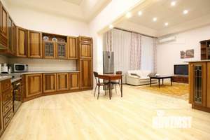 3-к квартира, на длительный срок, 177м2, 1/3 этаж