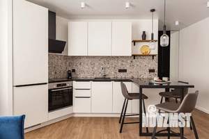 Студия квартира, посуточно, 36м2, 1/3 этаж