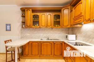 1-к квартира, на длительный срок, 62м2, -1/2 этаж