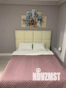 Студия квартира, посуточно, 35м2, 1/5 этаж