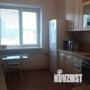 1-к квартира, посуточно, 42м2, 1/18 этаж