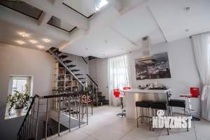 4-к квартира, на длительный срок, 180м2, 2/3 этаж