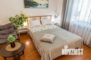 Студия квартира, посуточно, 40м2, 2/4 этаж