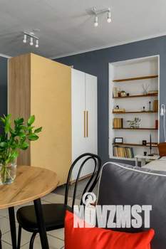 Студия квартира, посуточно, 35м2, 1/4 этаж