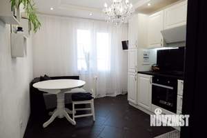 2-к квартира, вторичка, 61м2, 10/18 этаж