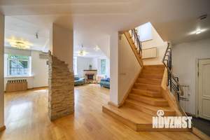 Студия квартира, вторичка, 175м2, 1/2 этаж