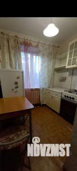 2-к квартира, вторичка, 44м2, 1/4 этаж